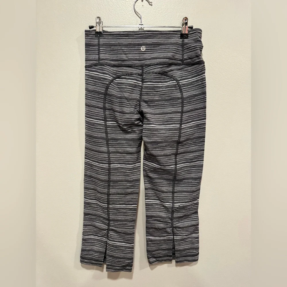Lululemon Cropped Legging Size 6 - Picture 3 of 6
